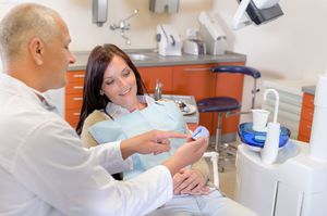 Diş implantasyonunun zamanlamasının tanımı
